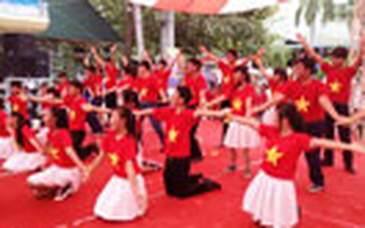 Hơn 1.000 học sinh tham gia nhảy “Vũ điệu non sông”